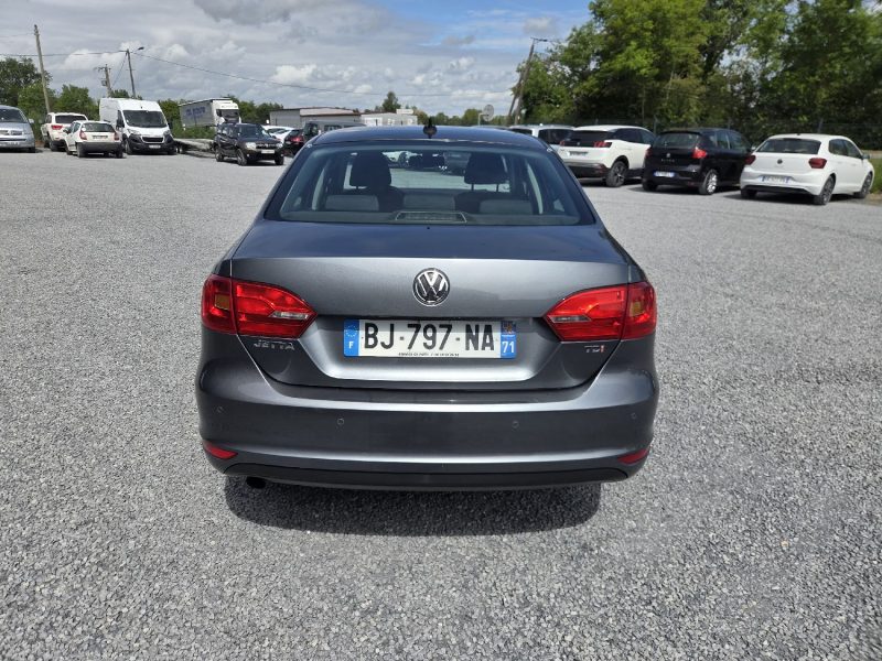 VOLKSWAGEN JETTA III 1.6 TDI 105CH CONFORTLINE 2011