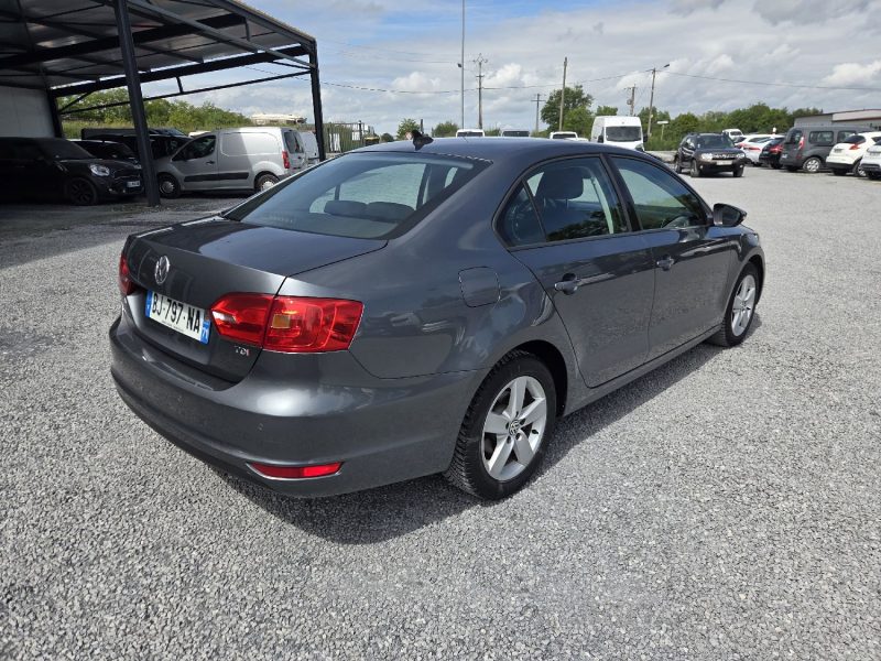VOLKSWAGEN JETTA III 1.6 TDI 105CH CONFORTLINE 2011