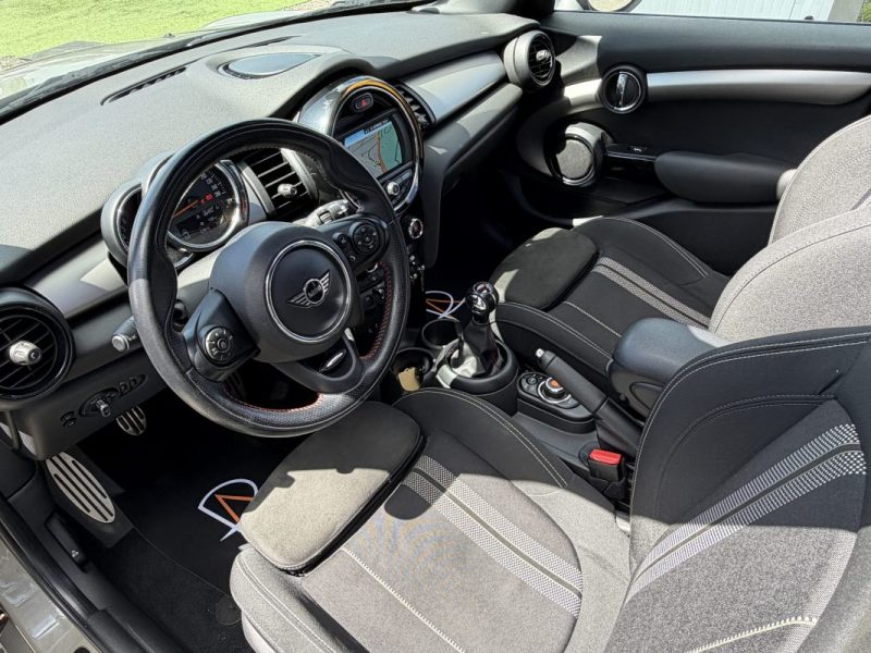Mini Cooper John Cooper Works 136ch / JCW / Toit ouvrant / LEDS / Accès confort / CarPlay / Ecran ta
