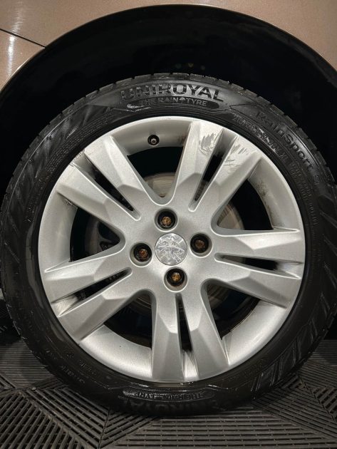 PEUGEOT 5008 1.6 THP 16V 165CH ALLURE 