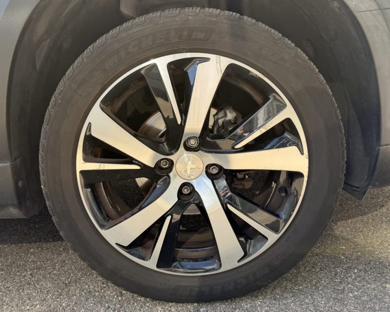 PEUGEOT 2008 GT LINE - 1.6 BLUE HDI 100 GT LINE - SUIVIS COMPLET - CAMERA - TRES BON ETAT - 2017