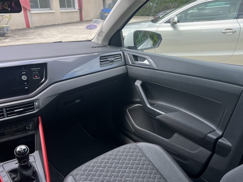 Volkswagen Polo VI 1.0l MPI CONNECT 65ch - Garantie 6 mois