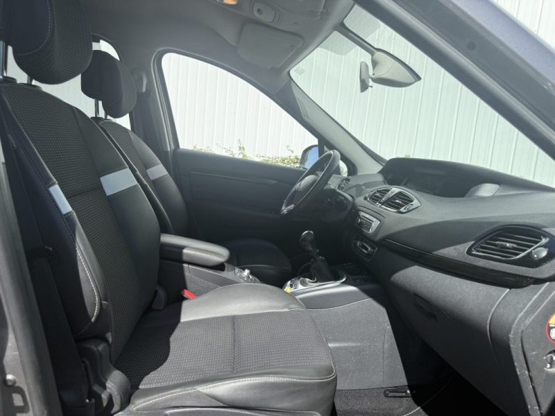 RENAULT SCENIC III 1.5 DCI 110 EXPRESSION 2012