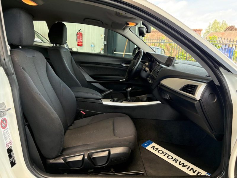 🚗 BMW SÉRIE 1 114i 102ch ⚙️ LOUNGE 3P 📱 Bluetooth 📡 Radar de recul ❄️ Climatisation