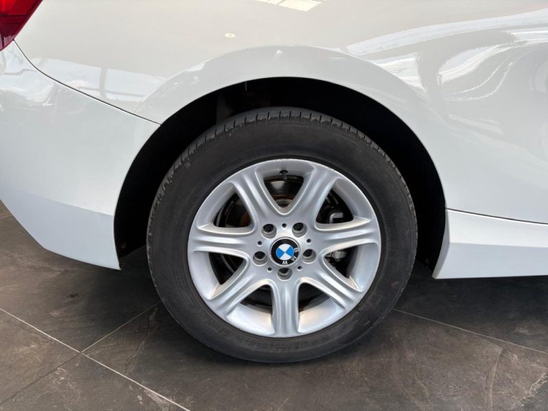 🚗 BMW SÉRIE 1 114i 102ch ⚙️ LOUNGE 3P 📱 Bluetooth 📡 Radar de recul ❄️ Climatisation