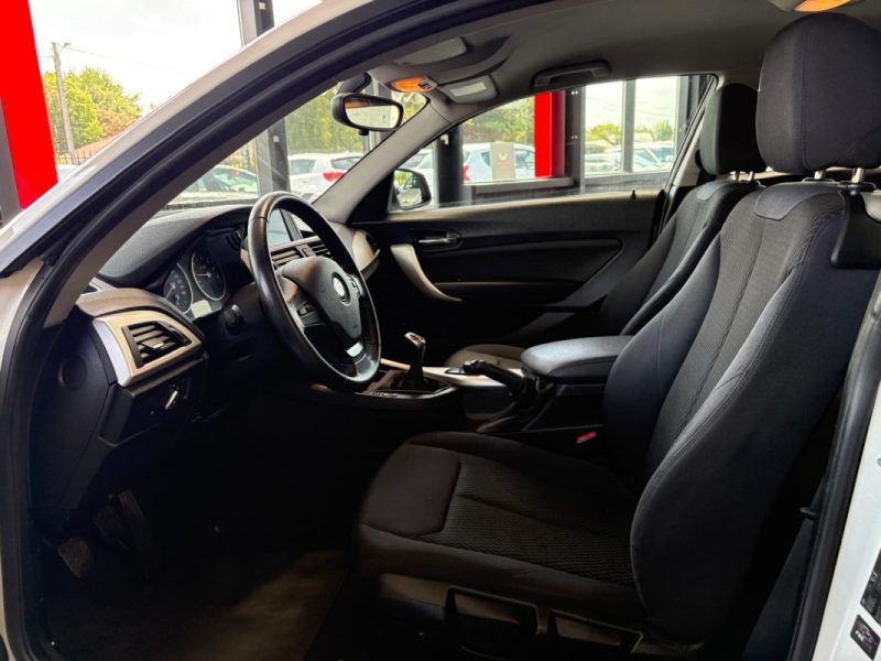 🚗 BMW SÉRIE 1 114i 102ch ⚙️ LOUNGE 3P 📱 Bluetooth 📡 Radar de recul ❄️ Climatisation
