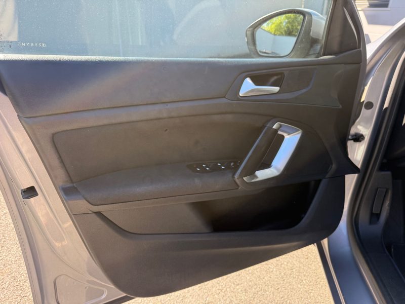 PEUGEOT 308 1.6 BLUEHDI 100ch STYLE