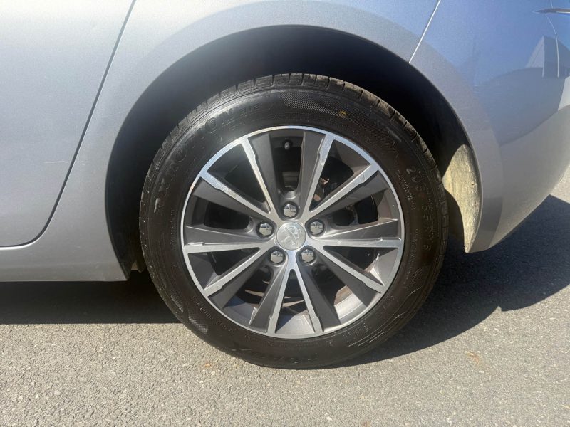 PEUGEOT 308 1.6 BLUEHDI 100ch STYLE