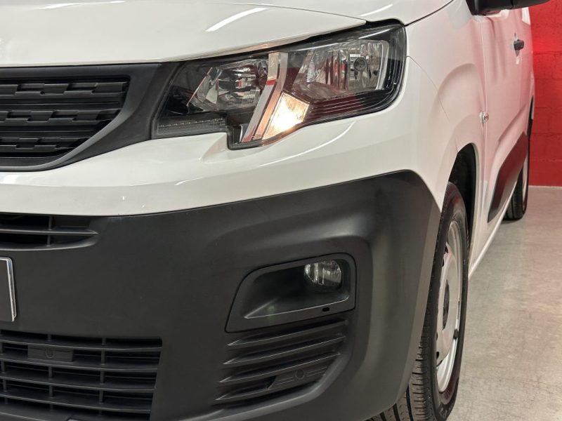PEUGEOT PARTNER 3 STANDARD 650KG BLUEHDI 130CH S&S ASPHALT EAT8 3 PLACES - 1ère Main -
