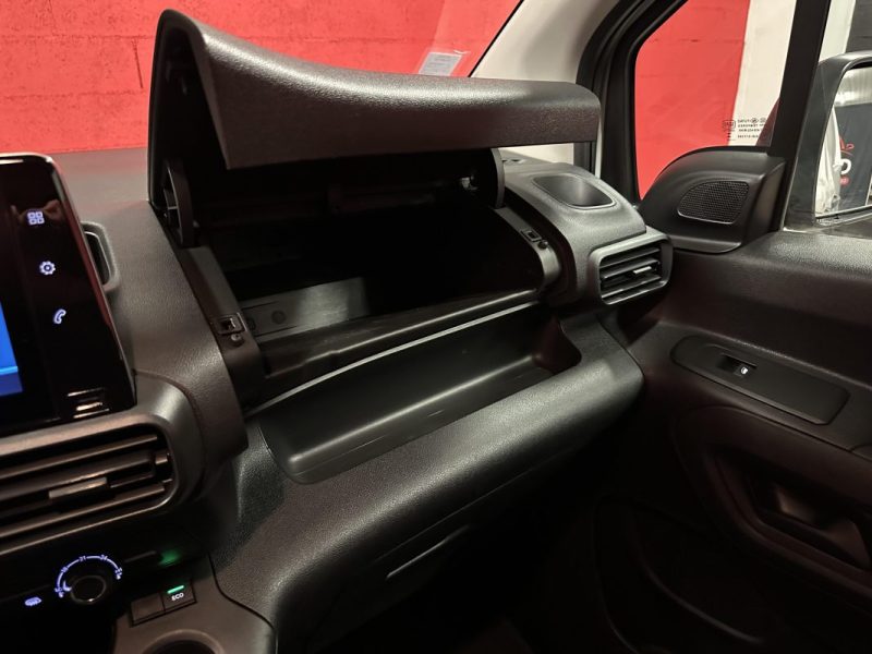 PEUGEOT PARTNER 3 STANDARD 650KG BLUEHDI 130CH S&S ASPHALT EAT8 3 PLACES - 1ère Main -