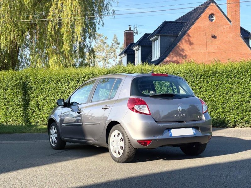 ✅ Magnifique RENAULT CLIO TOM TOM EDITION 1.2 16V Night And Day // Première Main // Carnet Complet