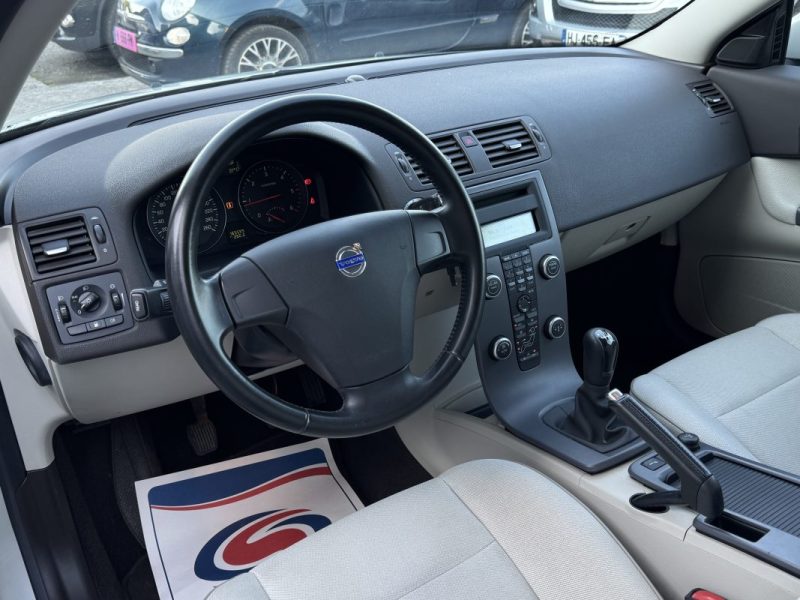 VOLVO C30 1.6 D PACK MOMENTUM 115Ch 1er MAIN GARANTIE 6 MOIS 