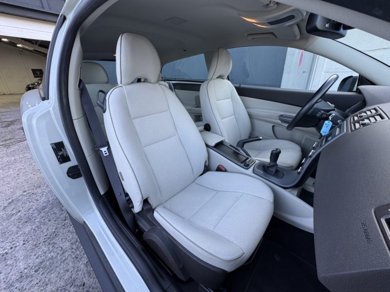 VOLVO C30 1.6 D PACK MOMENTUM 115Ch 1er MAIN GARANTIE 6 MOIS 