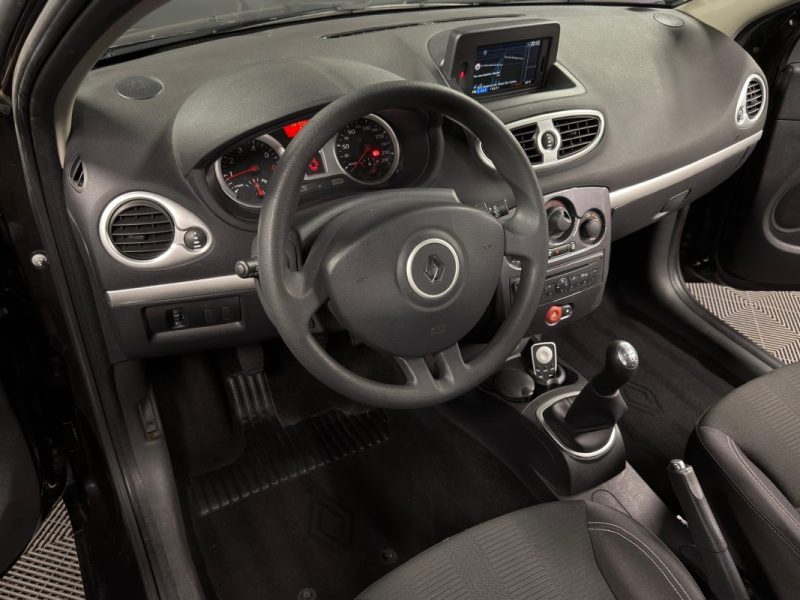 RENAULT CLIO 3 III PHASE 2 1.2 75 Cv 5 Pts 1ERE MAIN ECRAN GPS BLUETOOTH CRIT AIR 1 - GARANTIE 1 AN