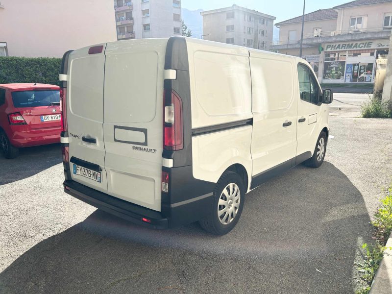 RENAULT TRAFIC L1H1 1000 2.0 DCI 145 CONFORT BVA 04/2021 PRIX TTC : 10990 € PRIX HT : 9158 €