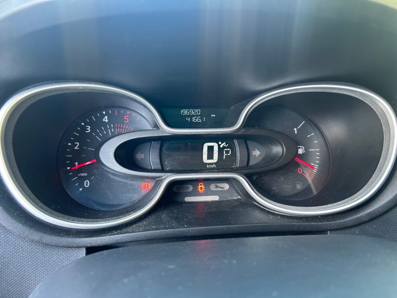 RENAULT TRAFIC L1H1 1000 2.0 DCI 145 CONFORT BVA 04/2021 PRIX TTC : 10990 € PRIX HT : 9158 €