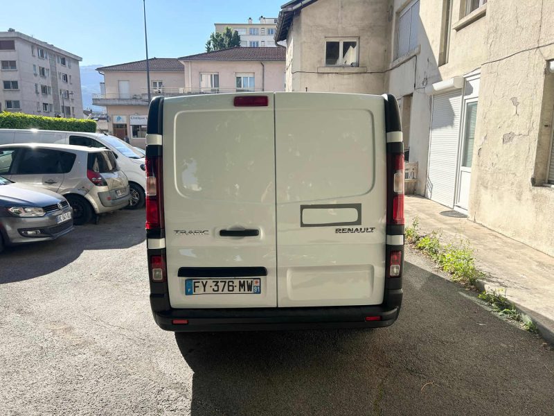 RENAULT TRAFIC L1H1 1000 2.0 DCI 145 CONFORT BVA 04/2021 PRIX TTC : 10990 € PRIX HT : 9158 €