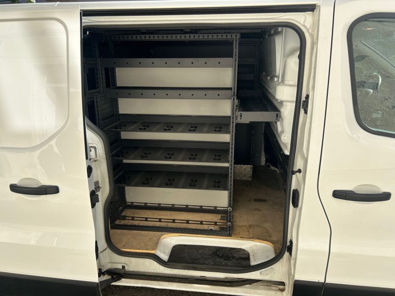 RENAULT TRAFIC L1H1 1000 2.0 DCI 145 CONFORT BVA 04/2021 PRIX TTC : 10990 € PRIX HT : 9158 €