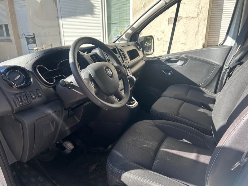 RENAULT TRAFIC L1H1 1000 2.0 DCI 145 CONFORT BVA 04/2021 PRIX TTC : 10990 € PRIX HT : 9158 €