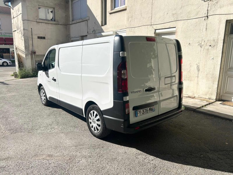 RENAULT TRAFIC L1H1 1000 2.0 DCI 145 CONFORT BVA 04/2021 PRIX TTC : 10990 € PRIX HT : 9158 €