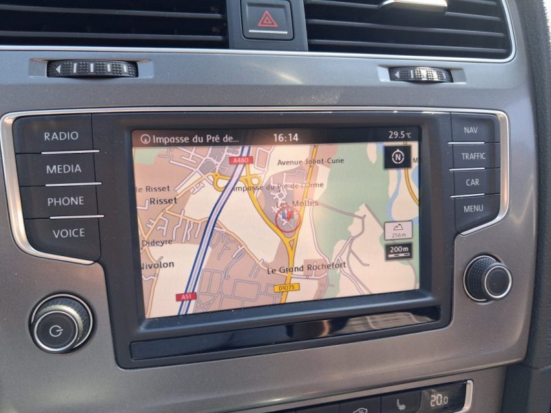 VOLKSWAGEN GOLF VII 2.0 TDI 150 CV LOUNGE DSG ECRAN GPS SIEGES CHAUFFANTS 