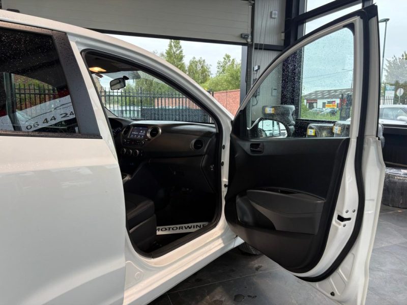 HYUNDAI I10 1.0 67 CH MONDIAL 📱 Bluetooth ❄️ Climatisation 🚦 Régulateur de vitesse | 32.300 km