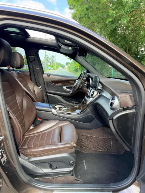 MERCEDES GLC 220D 4MATIC PREMIERE MAIN ENTRETIEN COMPLET 