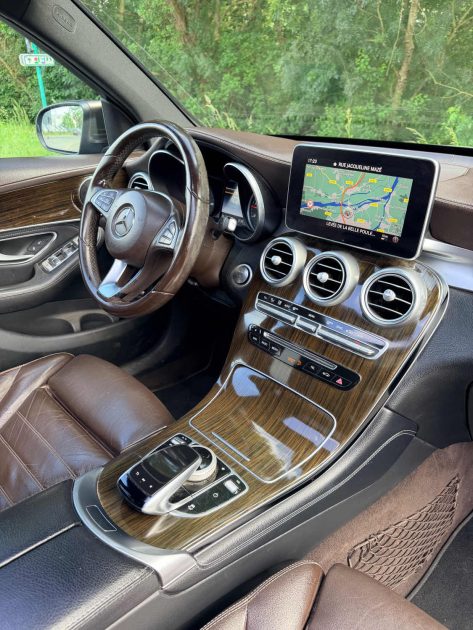 MERCEDES GLC 220D 4MATIC PREMIERE MAIN ENTRETIEN COMPLET 