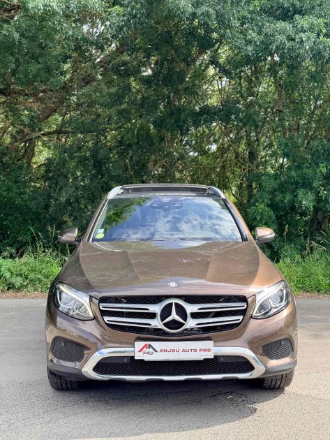 MERCEDES GLC 220D 4MATIC PREMIERE MAIN ENTRETIEN COMPLET 