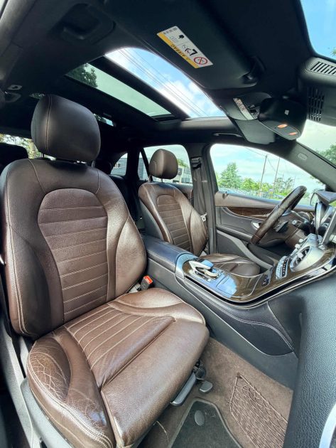 MERCEDES GLC 220D 4MATIC PREMIERE MAIN ENTRETIEN COMPLET 