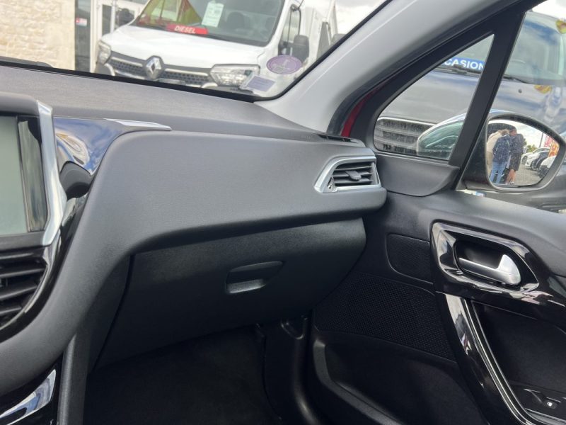 PEUGEOT 208 I (CA_, CC_) 1.2 VTI 82 2015