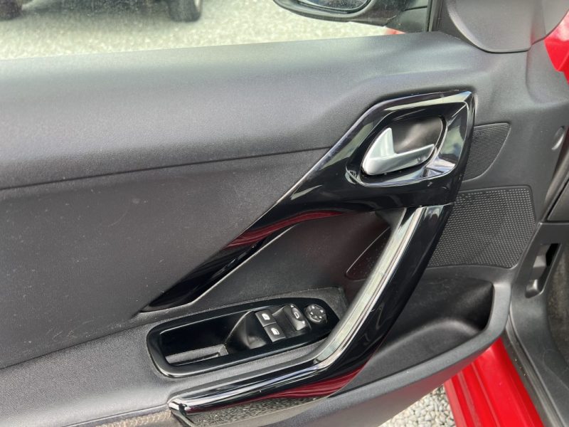 PEUGEOT 208 I (CA_, CC_) 1.2 VTI 82 2015