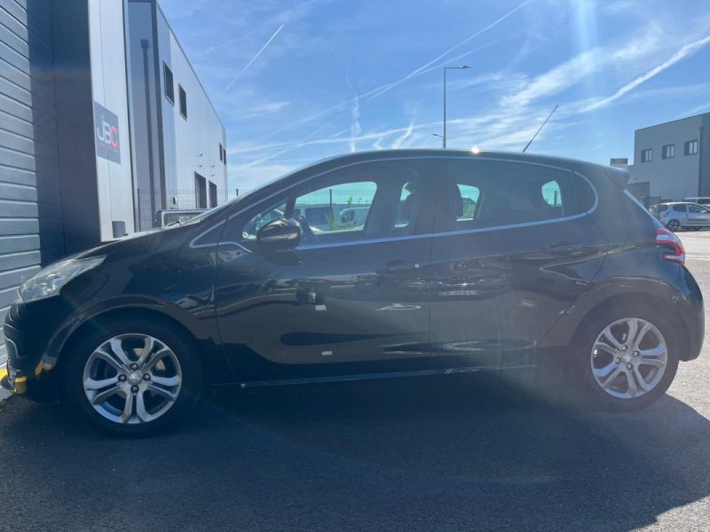 PEUGEOT 208 1.6 E-HDI 92 ACTIVE- COURROIE DE DISTRIB OK