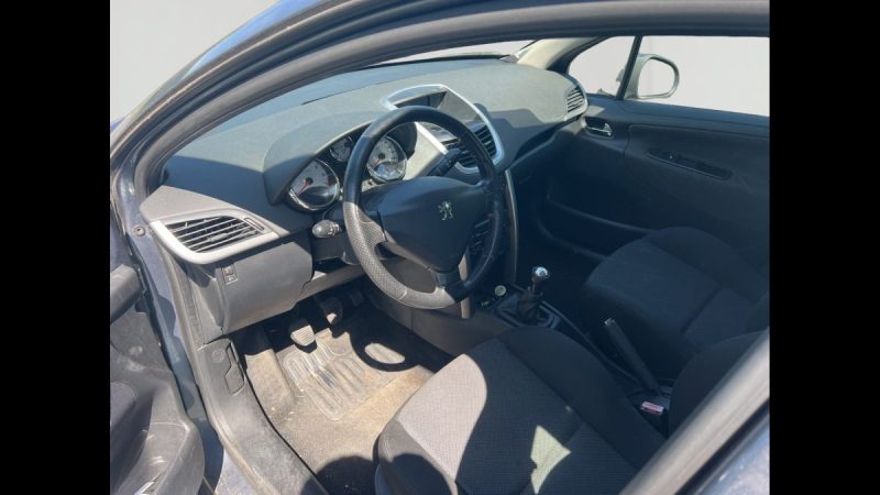 PEUGEOT 207 1.6 VTI 16V 120ch EXECUTIVE 2008