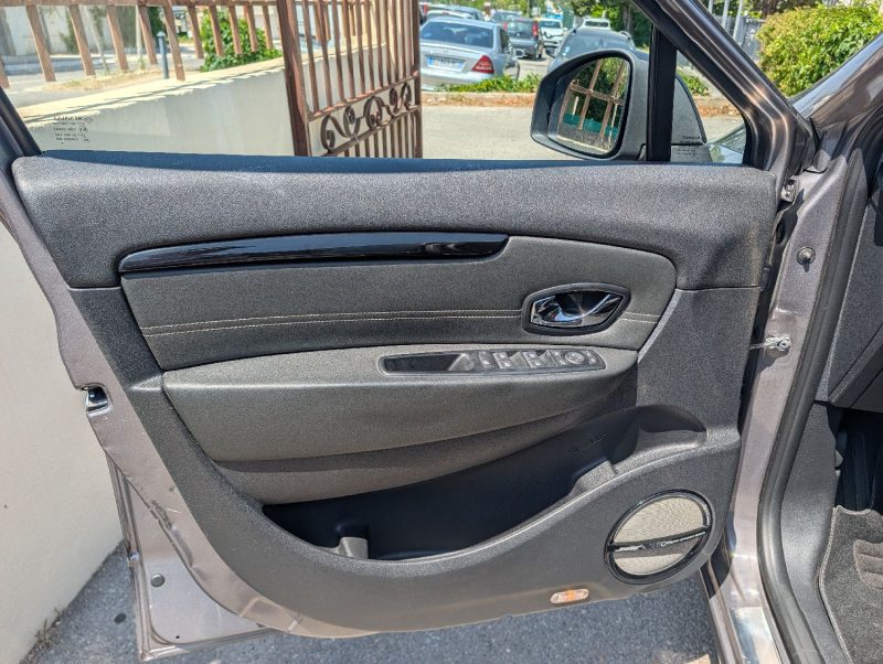 RENAULT SCENICIII 1.2 TCE 130 PACK BOSE 86.000KS 1ERE MAIN ENTRETIEN EXCLUSIF RENAULT GARANTIE 12 MO