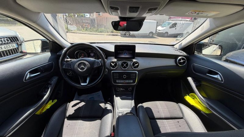 MERCEDES GLA 180 122ch STARLIGHT EDITION 2019