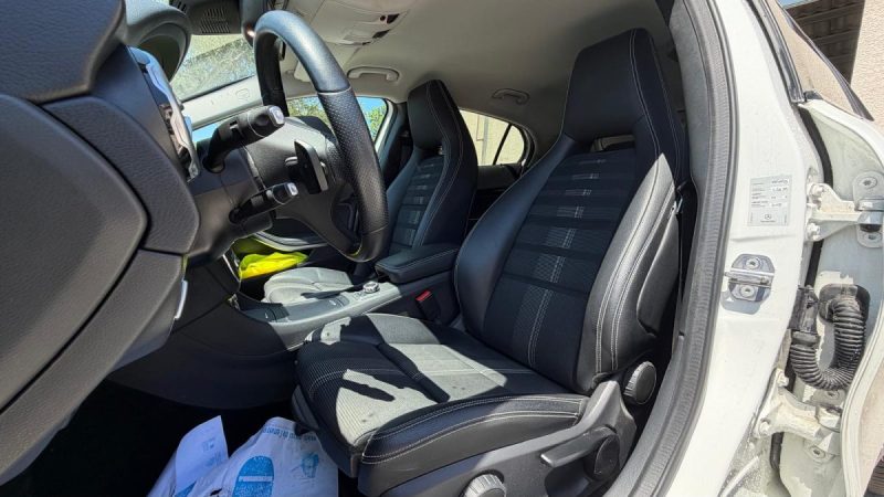 MERCEDES GLA 180 122ch STARLIGHT EDITION 2019