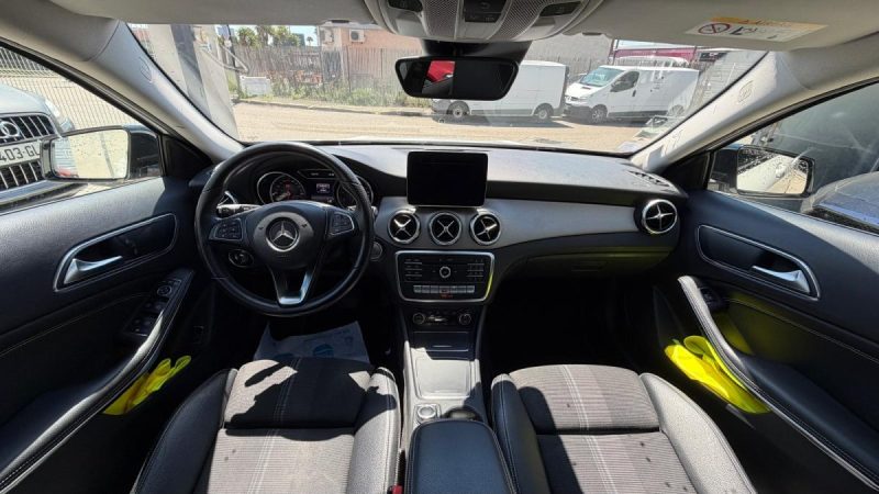 MERCEDES GLA 180 122ch STARLIGHT EDITION 2019