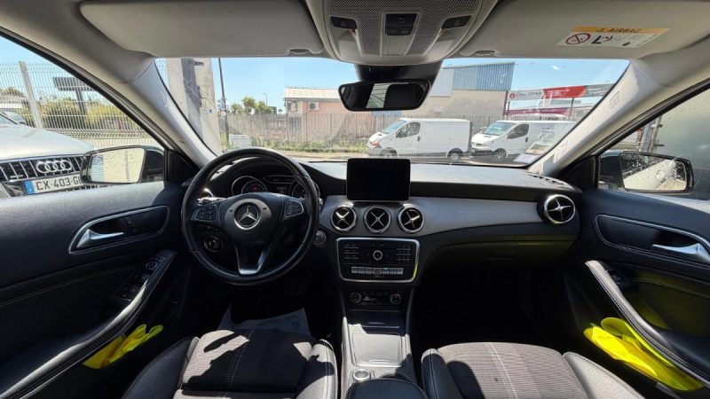 MERCEDES GLA 180 122ch STARLIGHT EDITION 2019