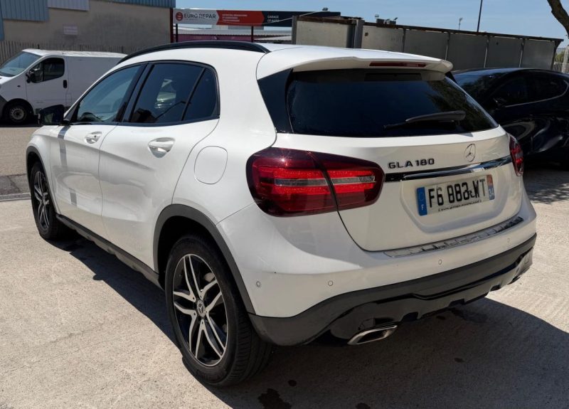 MERCEDES GLA 180 122ch STARLIGHT EDITION 2019