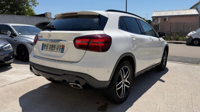 MERCEDES GLA 180 122ch STARLIGHT EDITION 2019