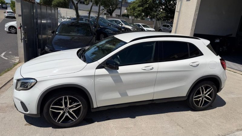 MERCEDES GLA 180 122ch STARLIGHT EDITION 2019