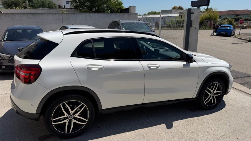 MERCEDES GLA 180 122ch STARLIGHT EDITION 2019