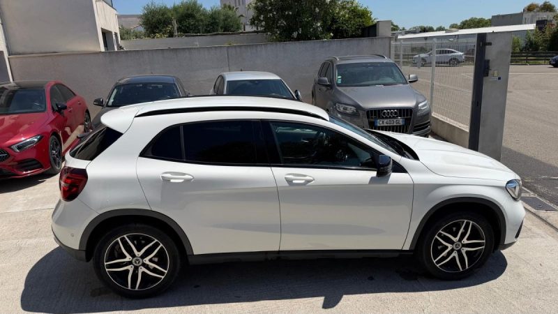 MERCEDES GLA 180 122ch STARLIGHT EDITION 2019