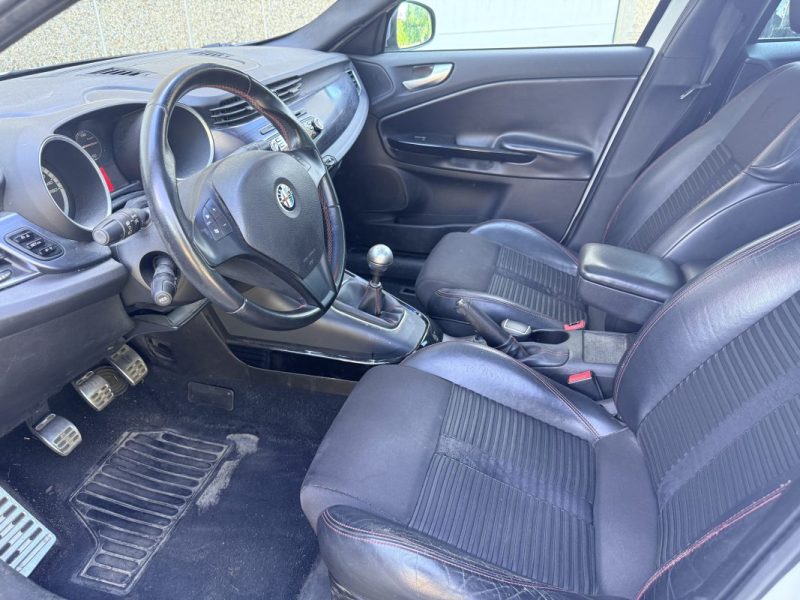 ALFA ROMEO GIULIETTA SUPER 1.6 JTDM 105 DOUBLE TOIT OUVRANT