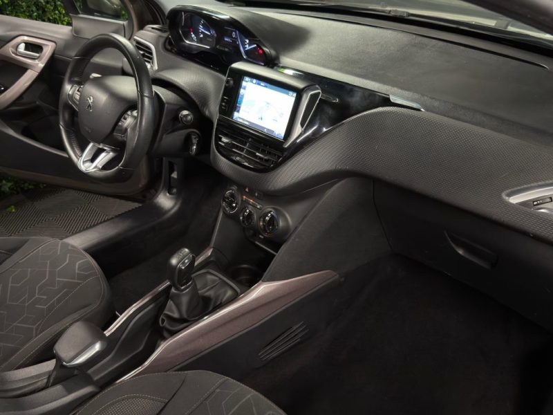 PEUGEOT 2008 1.6 HDI 100 Cv ECRAN GPS TACTILE / CRIT AIR 2 - GARANTIE 1 AN