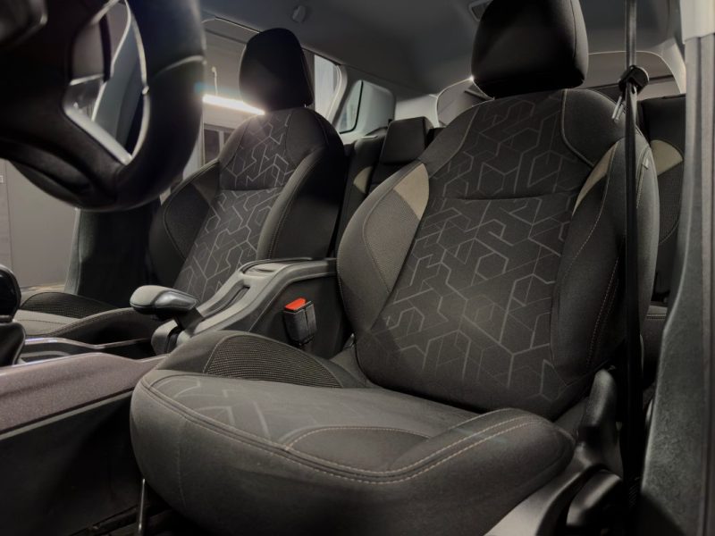 PEUGEOT 2008 1.6 HDI 100 Cv ECRAN GPS TACTILE / CRIT AIR 2 - GARANTIE 1 AN