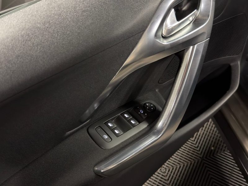 PEUGEOT 2008 1.2 TURBO 110 Cv 1ERE MAIN ECRAN GPS TACTILE / CRIT AIR 1 - GARANTIE 1 AN