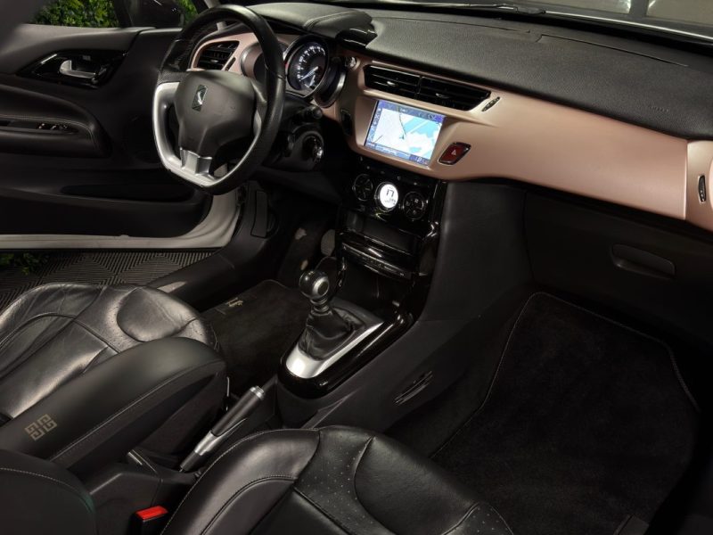 DS DS 3 GIVENCHY Le MakeUp 1.2 TURBO 130 Cv 38 900 Kms ECRAN GPS CAMERA INTERIEUR CUIR Garantie 1 an