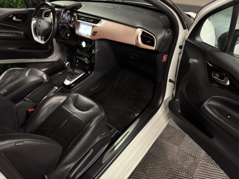 DS DS 3 GIVENCHY Le MakeUp 1.2 TURBO 130 Cv 38 900 Kms ECRAN GPS CAMERA INTERIEUR CUIR Garantie 1 an